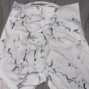 Leggings with mesh detailing
